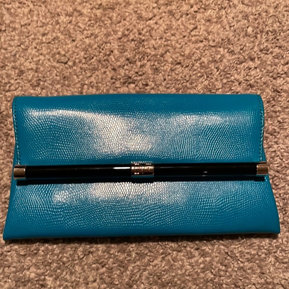 DVF teal emvbossed envelope clutch EUC!! - Picture 2 of 8